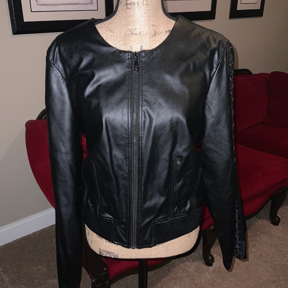 Sleek & Versatile Guess Jacket - image 1